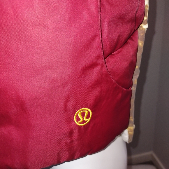 Rare Lululemon vest with surfer print - Picture 2 of 6